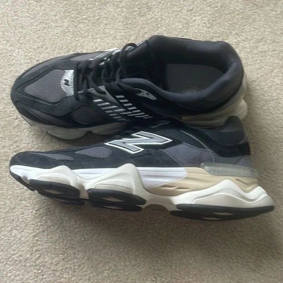 New Balance 9060 used Mens 10 womens 11.5 - Picture 3 of 5